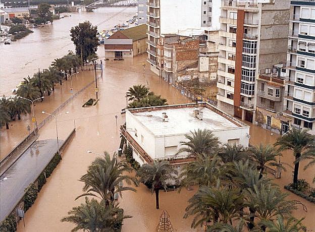 Vista de Cullera inundada tras la rotura de la presa de Tous en 1982. 