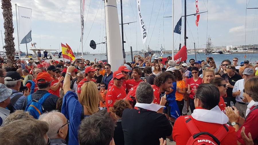 80.000 personas presencian los intantes previos al inicio de la vuelta a mundo de vela