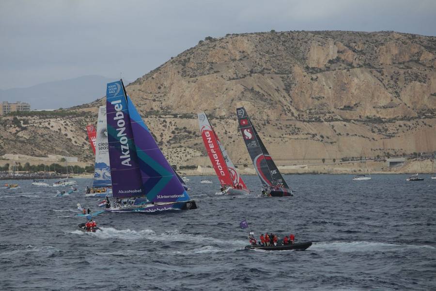 80.000 personas presencian los intantes previos al inicio de la vuelta a mundo de vela