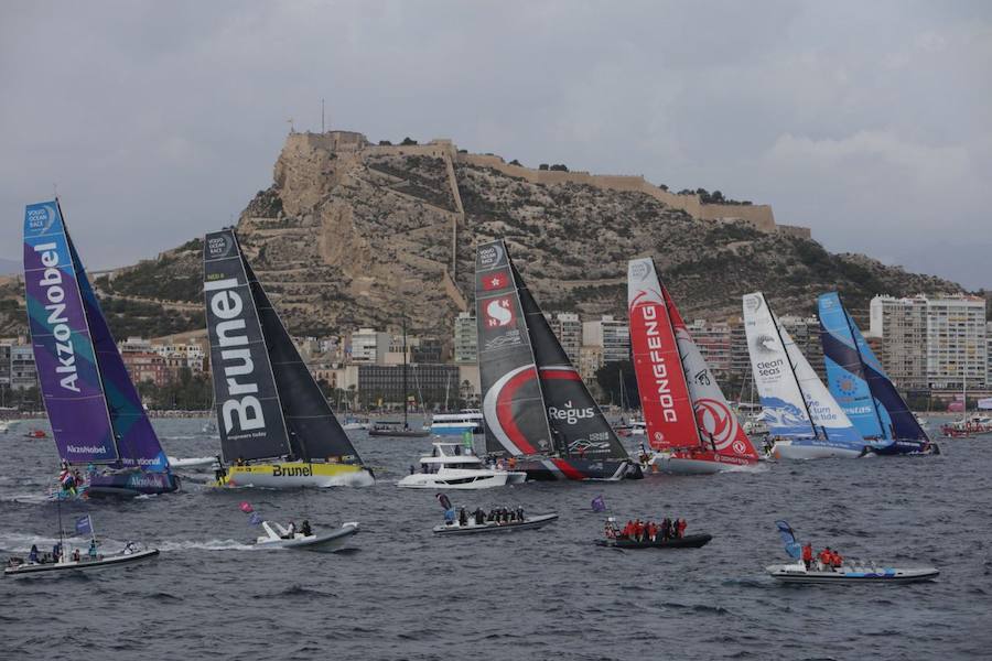 80.000 personas presencian los intantes previos al inicio de la vuelta a mundo de vela