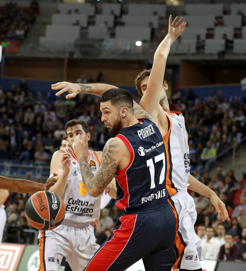 Estas son las imágenes del choque entre el Baskonia y el Valencia Basket correspondiente a la tercera jornada de Euroliga