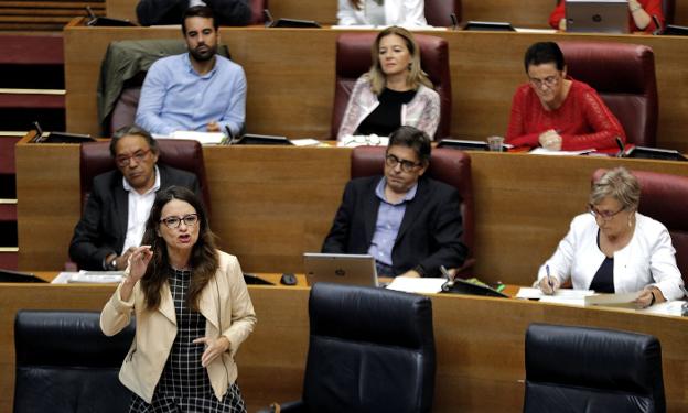 Mónica Oltra, ayer, durante el pleno de Les Corts. 