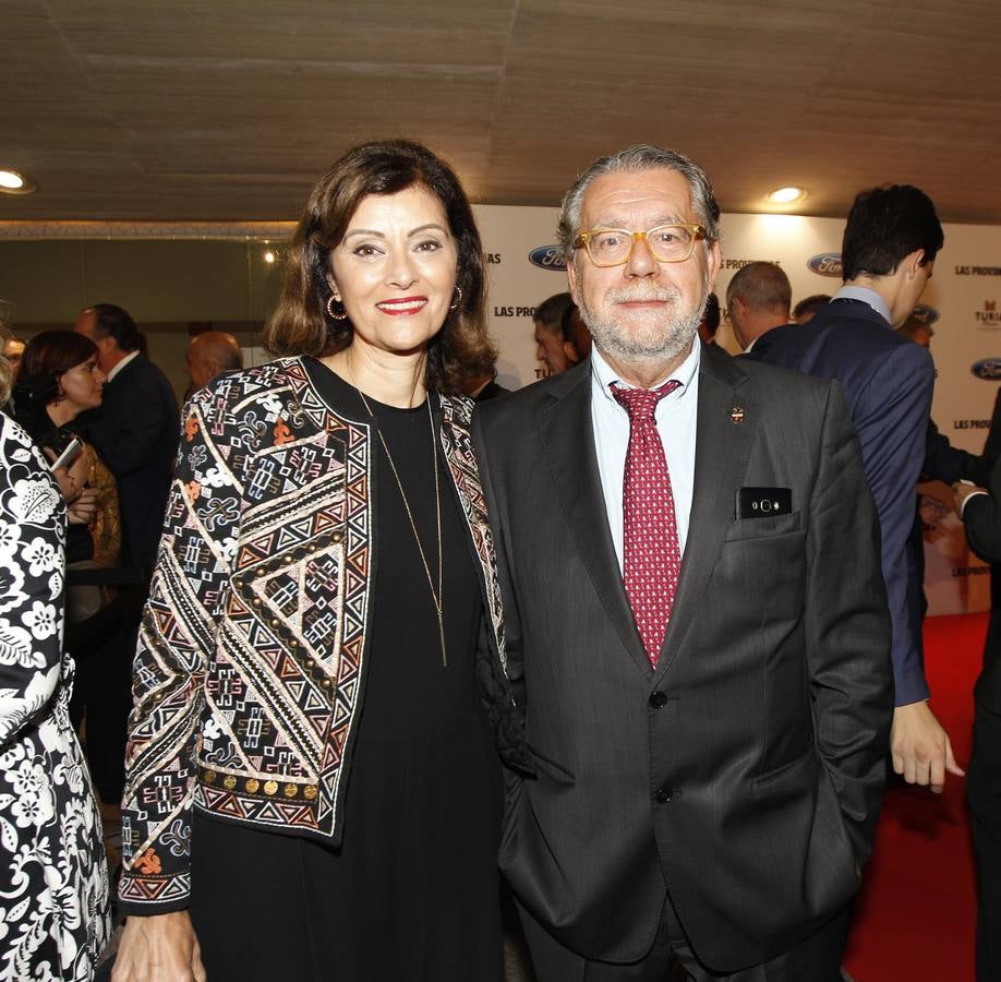 La diputada en el Congreso Ana Botella, junto al concejal socialista Ramón Vilar. 