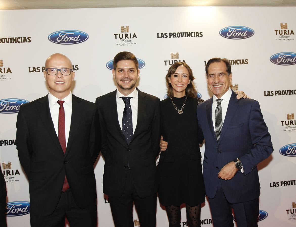 Carlos Penadés y José Manuel Prieto, del PSPV Gandia, Zoa Sanz y el director general, Fidel Pila.