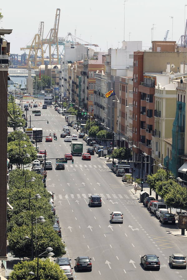 Avenida del Puerto de Valencia. Los cerca de 2,5 kilómetros rectos permiten tener un buen recorrido. Los únicos inconvenientes son el tráfico rodado y el espacio cómodo para la marcha.
