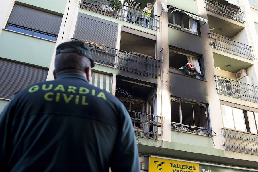 Fotos del incendio en una vivienda de Burriana que deja dos muertos, nueve heridos y 40 desalojados