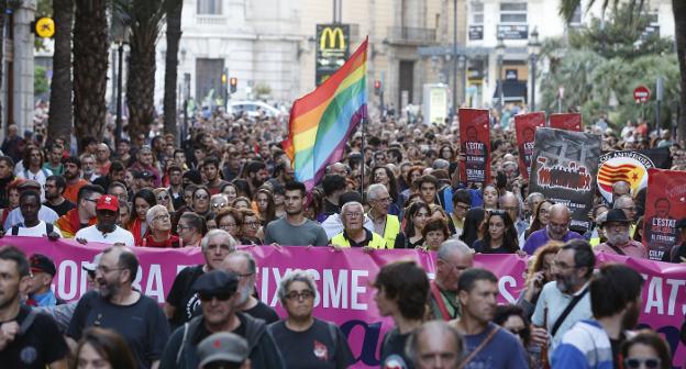 LA MARCHA ANTIFASCISTA REÚNE A MILES DE PERSONAS