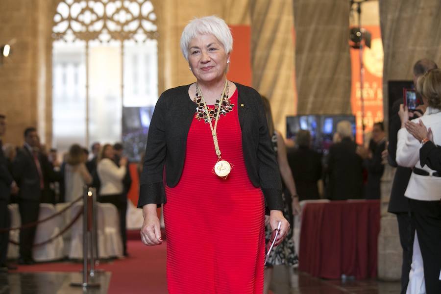 La reina Letizia entrega en la Lonja de Valencia los galardones 