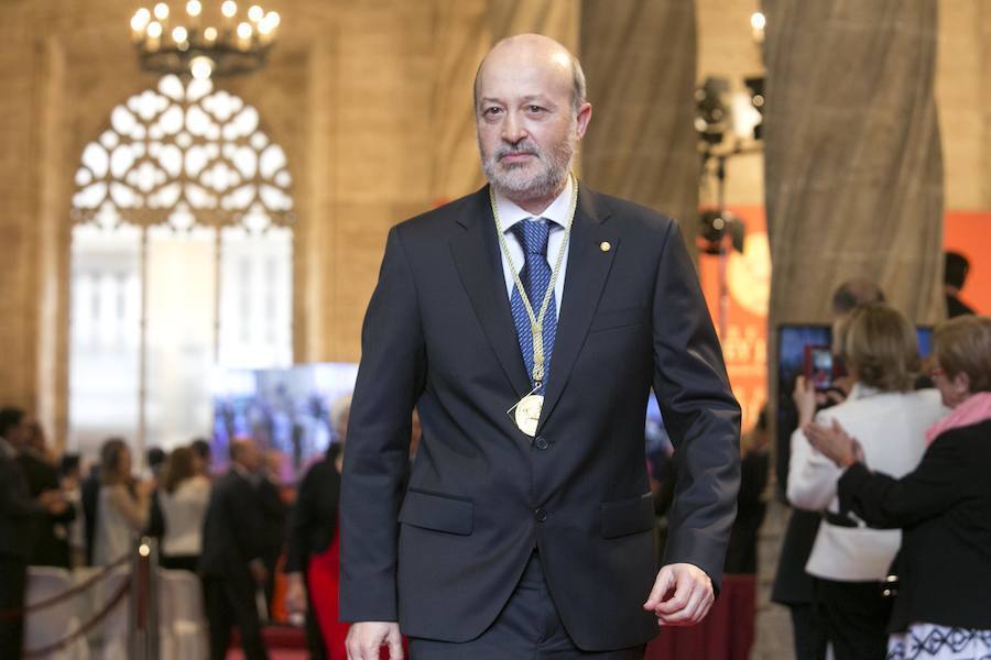 La reina Letizia entrega en la Lonja de Valencia los galardones 