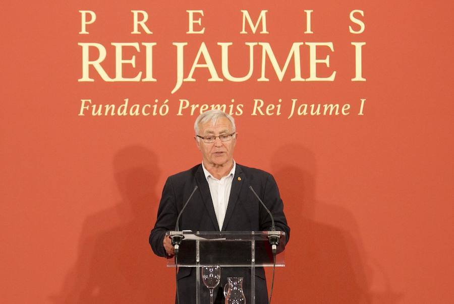 La reina Letizia entrega en la Lonja de Valencia los galardones 