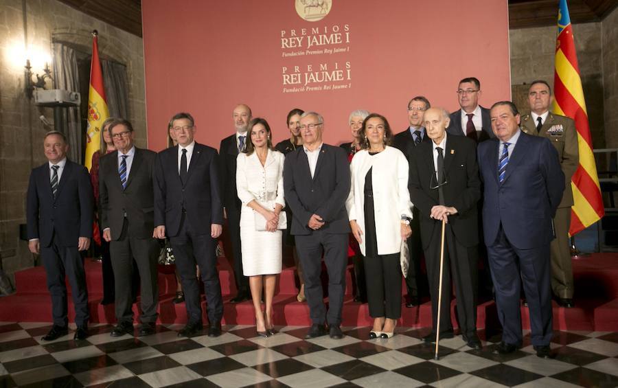 La reina Letizia entrega en la Lonja de Valencia los galardones 