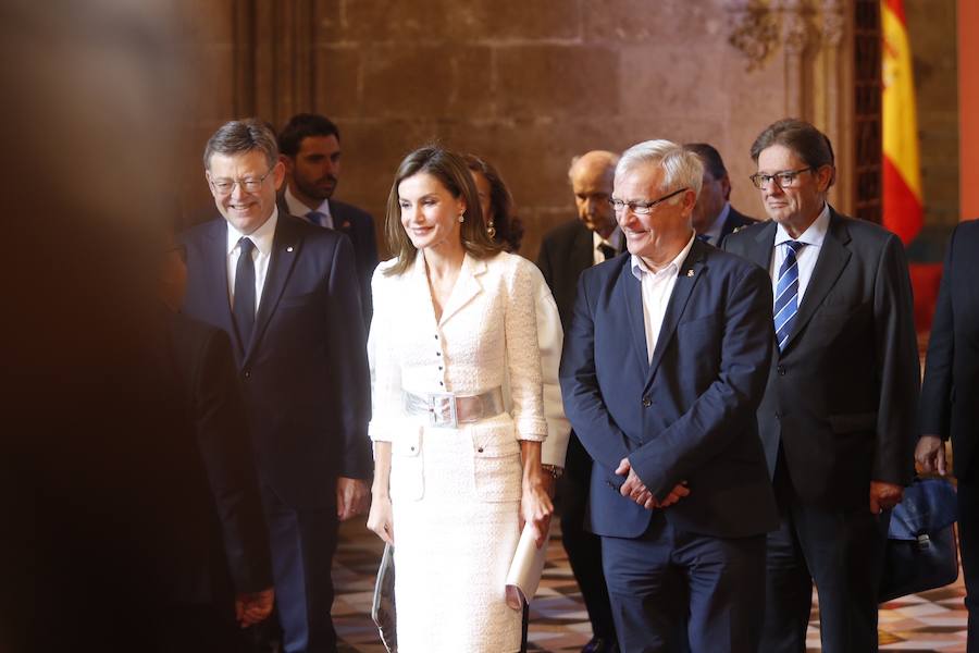 La reina Letizia entrega en la Lonja de Valencia los galardones 