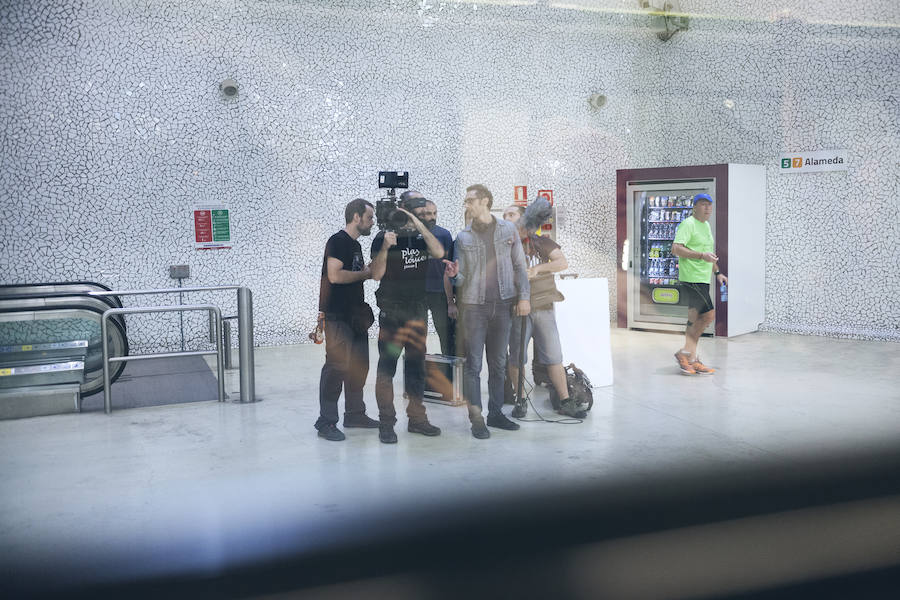 Fotos del rodaje del nuevo corto del director Abdelatif Hwidar en el metro de Valencia