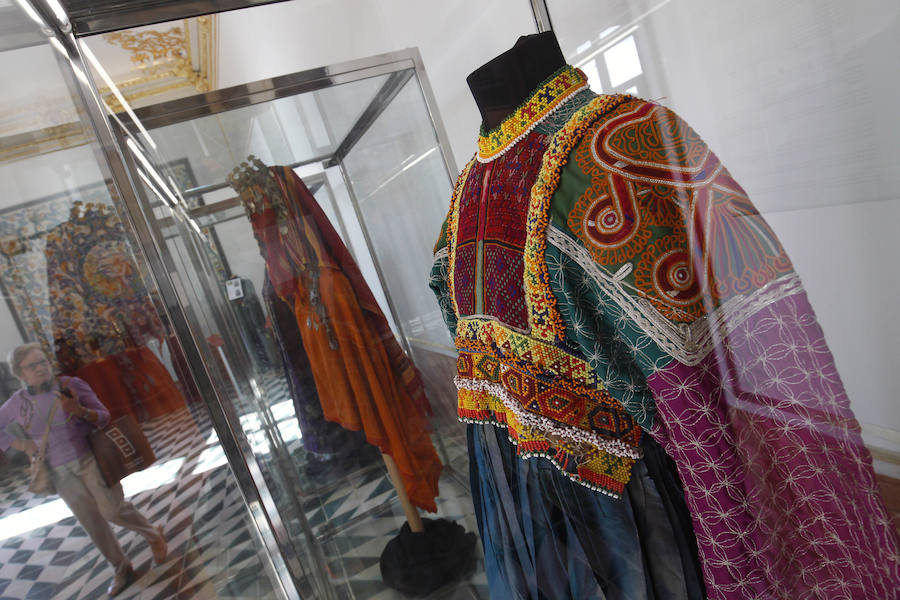 Fotos de la exposición de vestidos de la Ruta de la Seda