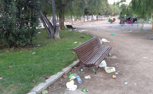 Resaca de Halloween en Valencia: 1.400 kilos de basura y varias peleas