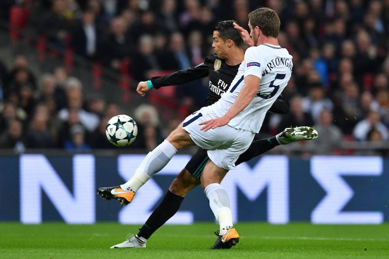 Los dos mejores equipos del Grupo H pelearon por la primera plaza del grupo en Wembley, que vibró y elevó los decibelios durante algunos momentos como el 1-0 de Delle Alli.