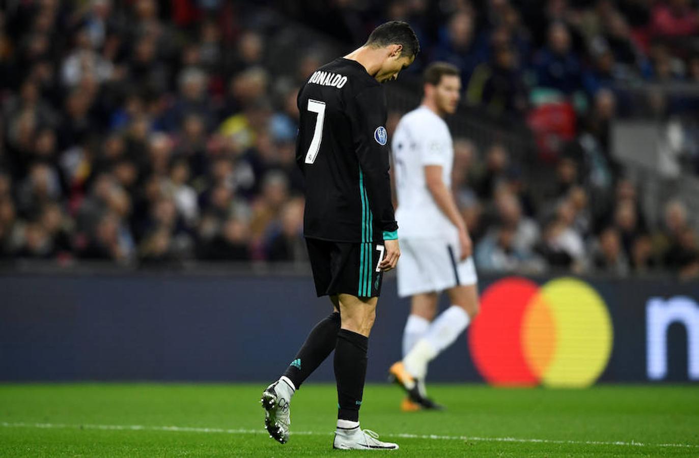 Los dos mejores equipos del Grupo H pelearon por la primera plaza del grupo en Wembley, que vibró y elevó los decibelios durante algunos momentos como el 1-0 de Delle Alli.