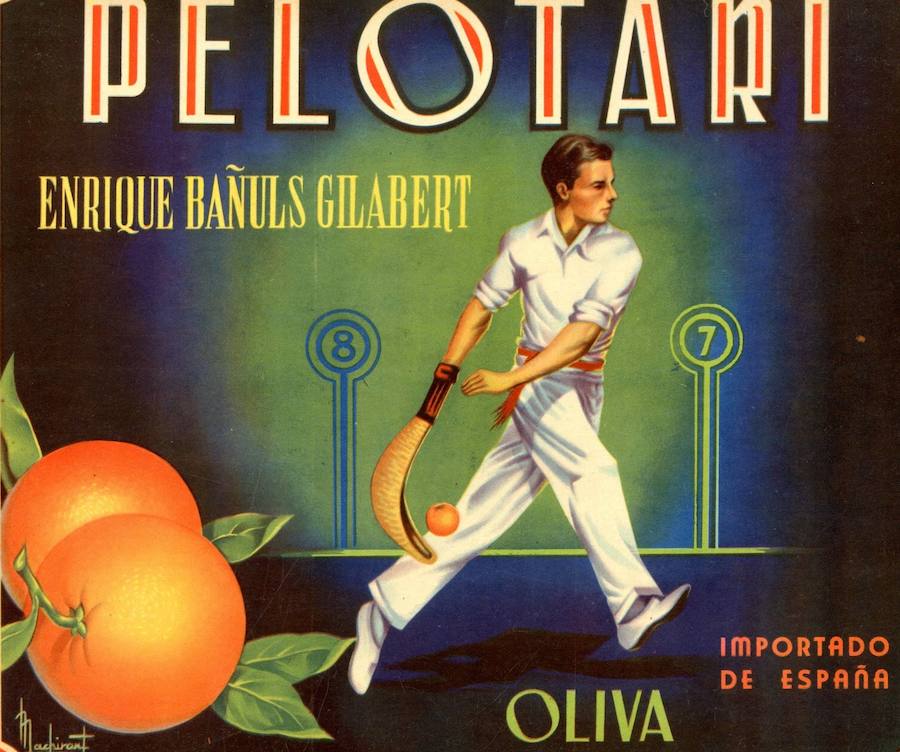 Las etiquetas más antiguas de naranjas valencianas datan de 1914. A partir de 1918 el diseño de estas se sofistican y se suceden bellas creaciones de gran calidad. De talleres como J. Aviñó, Durá, Huguet o Gráficas Vicent salen estampas dignas de museos, con estéticas cinematográficas y empeñadas en retratar un Mediterráneo idílico. Autores como Arturo Ballester, Sanjuán o Ruano López firman algunas etiquetas, que viven su esplendor hasta 1950. 