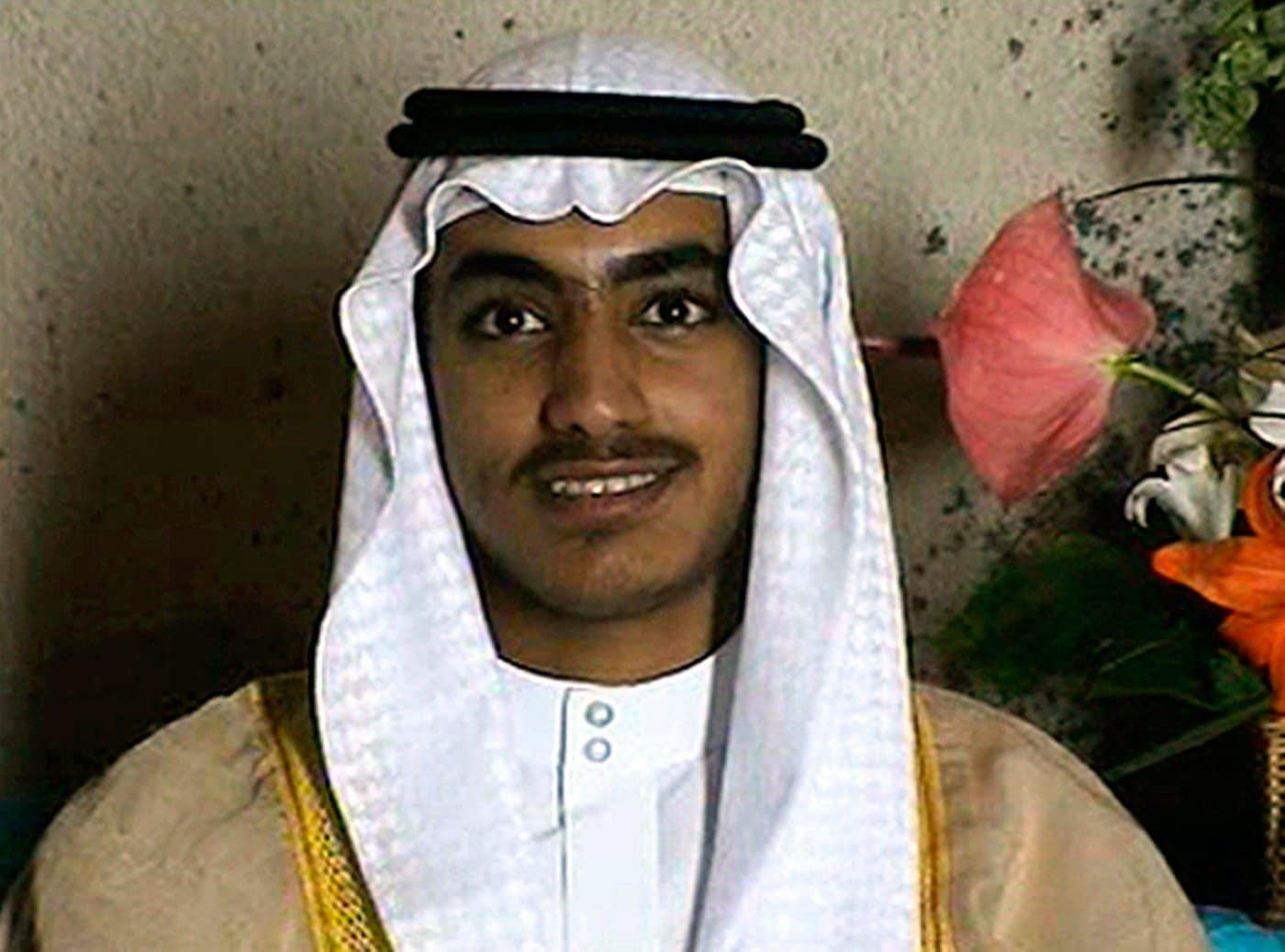 Bin Laden guardaba un vídeo de la boda de su hijo Hamza, que está llamado a sustituirle. El joven tiene 28 años.
