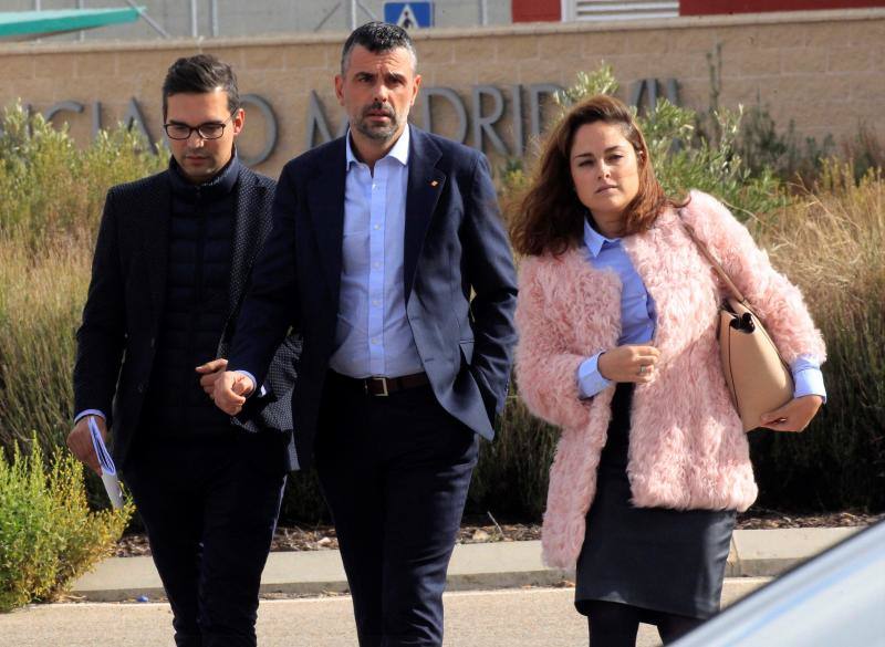 El conseller Santi Vila sale de la cárcel tras pagar la fianza de 50.000 euros.