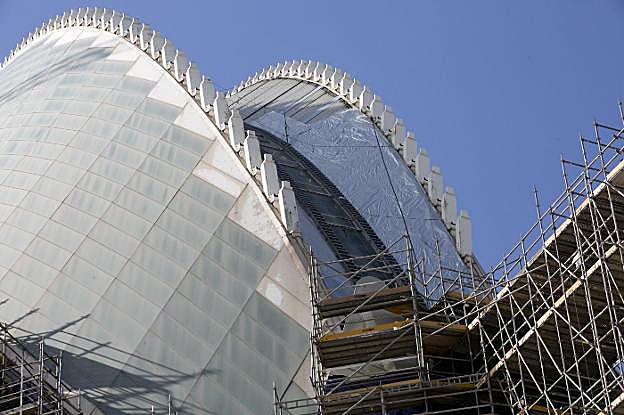 Los trabajos de reparación del Ágora afectan al remate definitivo de la cubierta. 