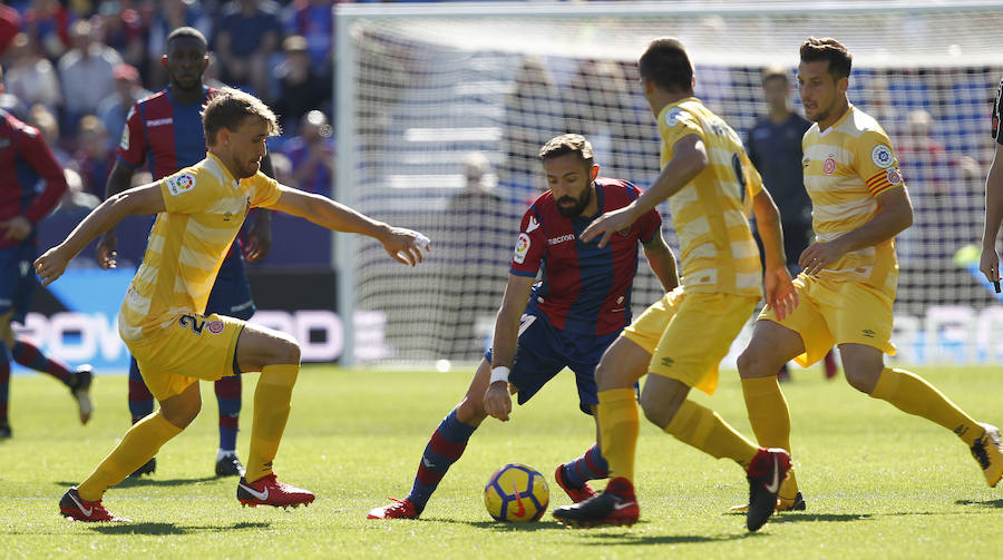 Estas son las mejores imágenes del partido disputado en el Ciutat de València en la undécima jornada de La Liga