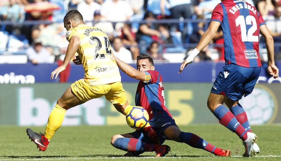 Estas son las mejores imágenes del partido disputado en el Ciutat de València en la undécima jornada de La Liga