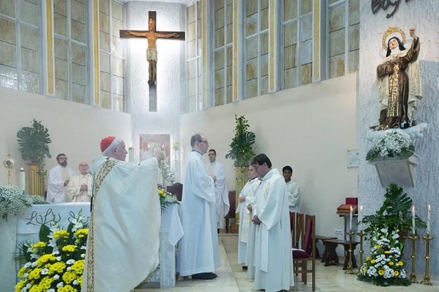 Misa de apertura de la misión popular en la parroquia de Santa Teresa de Jesús. 
