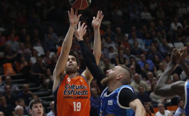 San Emeterio lanza ante Gailius.