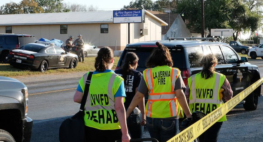 Fotos del tiroteo ocurrido en la primera iglesia Bautista de la localidad de Sutherland Springs, en el estado de Texas, Estados Unidos. Aproximadamente, murieron 26 personas y otras 20 resultaron heridas. 