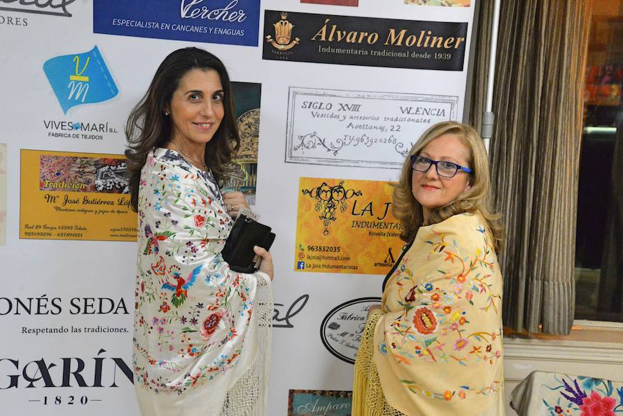 Fotos del homenaje al mantón de Manila en Valencia