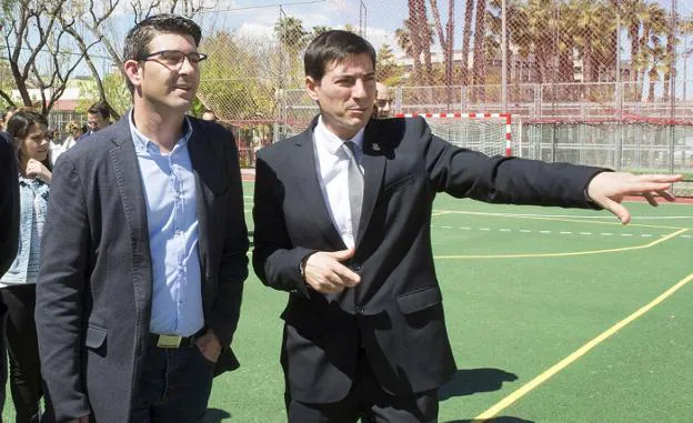 El presidente Rodríguez y el alcalde Rafa García, en la visita. 
