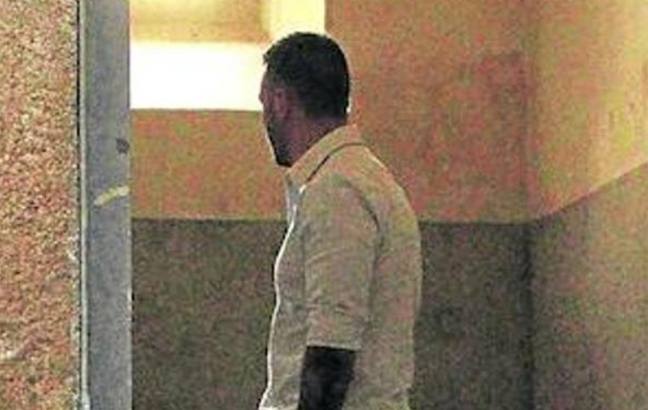 El 'asesino de la catana' habla de su «vida normal» con su mujer y su hija. José Rabadán, que ahora tiene 34 años y ahora es bróker, relata por primera vez su historia en un documental. En el año 2000 mató a espadazos a sus padres y su hermana mientras dormían.