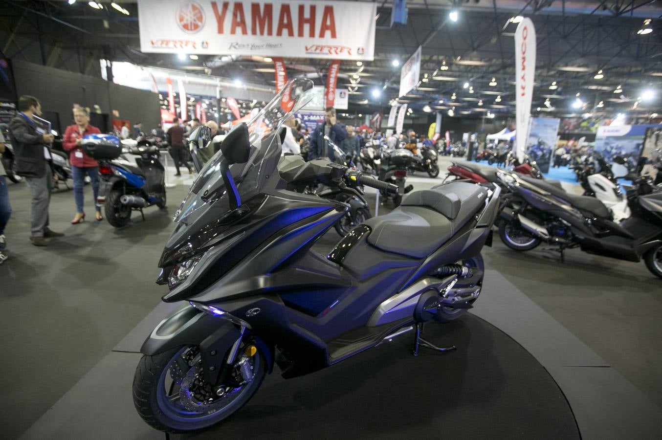 La feria Dos Rodes de Valencia ha sido inaugurada, coincidiendo con la celebración del Gran Premio de Motociclismo en Cheste. Las novedades del mercado de las motos y las bicicletas, en Feria Valencia.