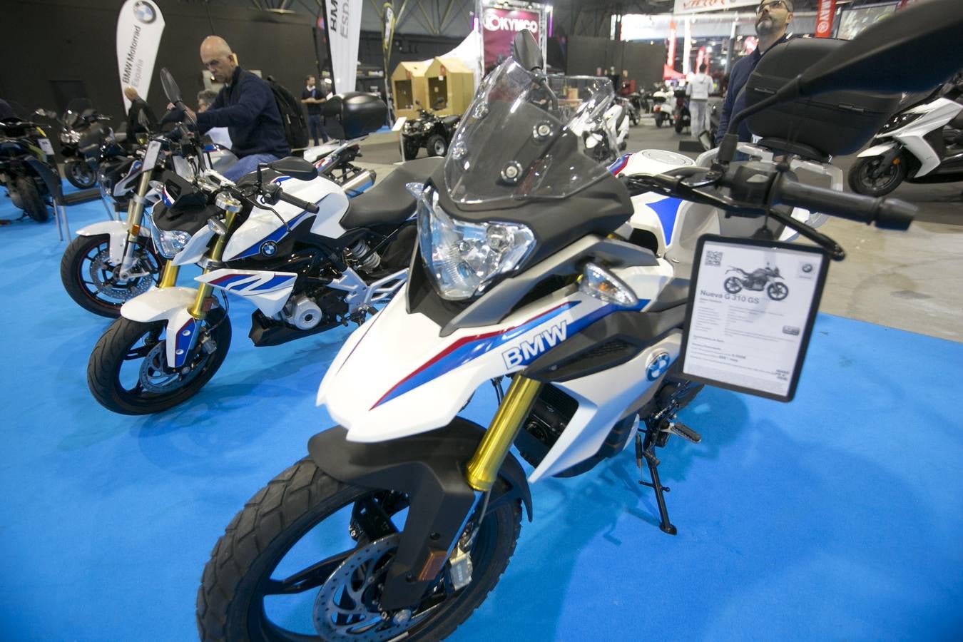 La feria Dos Rodes de Valencia ha sido inaugurada, coincidiendo con la celebración del Gran Premio de Motociclismo en Cheste. Las novedades del mercado de las motos y las bicicletas, en Feria Valencia.