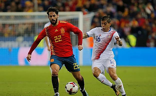 Isco ante Costa Rica.