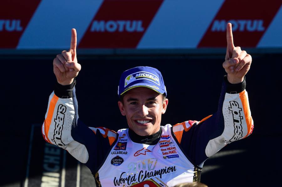 Estas son las mejores imágenes de la victoria de Dani Pedrosa en la carrera de Moto GP y de la proclamación de Marc Márquez como campeón del mundo de MotoGP por cuarta vez