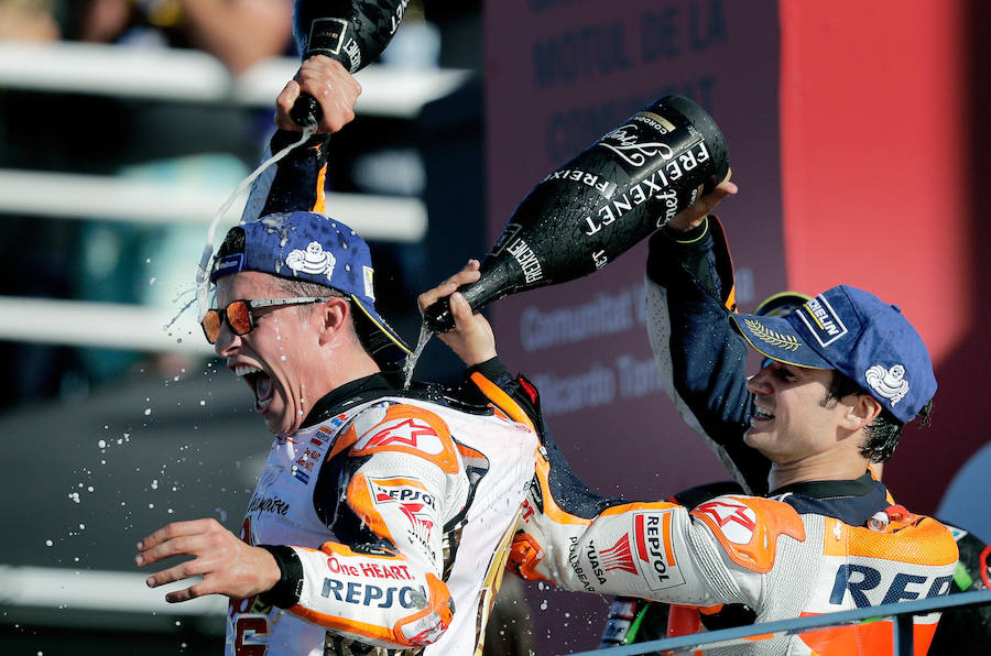 Estas son las mejores imágenes de la victoria de Dani Pedrosa en la carrera de Moto GP y de la proclamación de Marc Márquez como campeón del mundo de MotoGP por cuarta vez