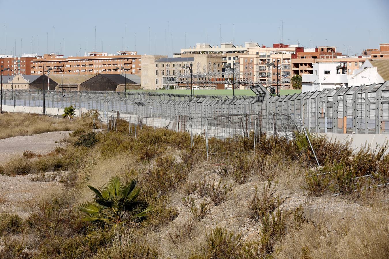 Comienzan los trabajos para eliminar 5.000 piezas del trazado semiurbano de Fórmula 1 de Valencia. Las obras empezarán junto al tinglado 2 y se extenderán al resto de zonas. La parte del Grao, la más deteriorada.