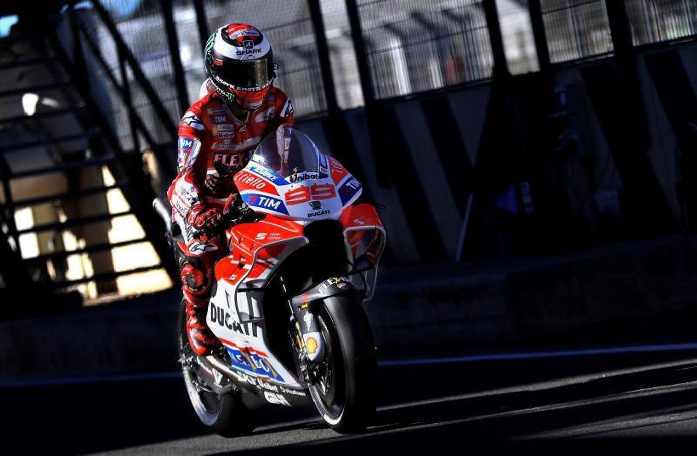 Fotos de los primeros entrenamientos de MotoGP 2018 en Cheste