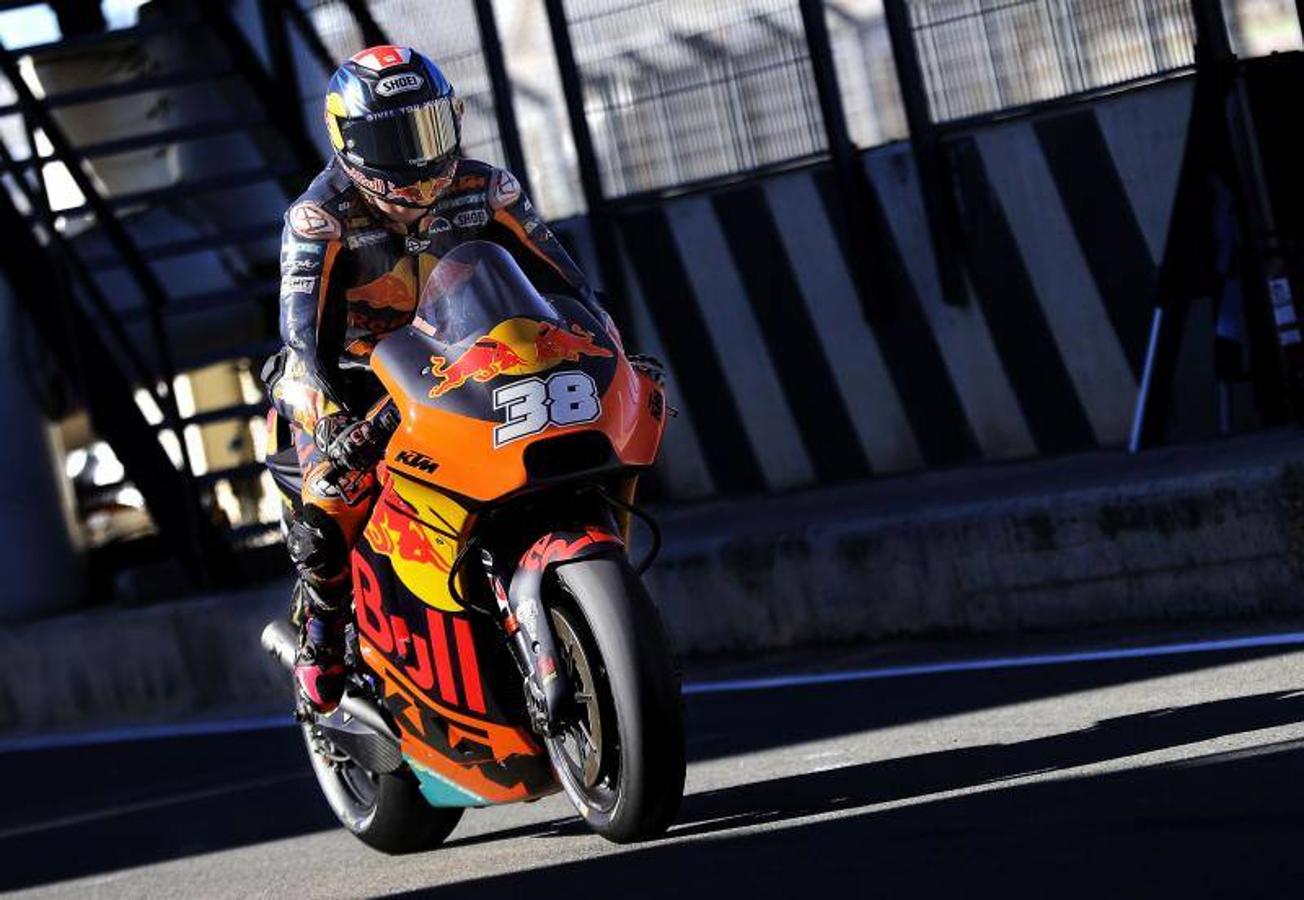 Fotos de los primeros entrenamientos de MotoGP 2018 en Cheste