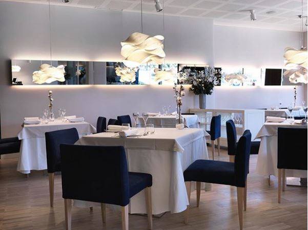 En Ontinyent encontramos el Restaurante Sents (1 estrella Michelin). Los hermanos Santiago y Joaquín Prieto, chef y sumiller respectivamente, han conseguido fusionar a la perfección la cocina tradicional valenciana con influencias de la cocina internacional. 