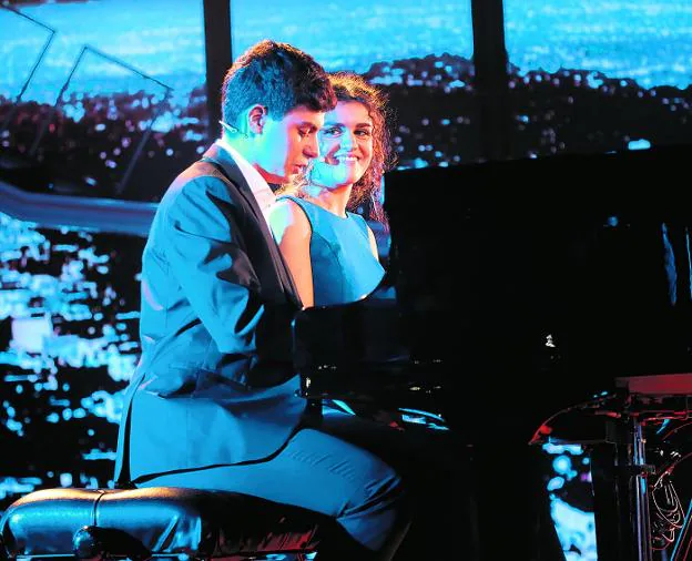 Alfred y Amaia, en el momento estelar de 'OT', con el dueto al piano que entusiasmó al jurado del 'talent' de TVE. 