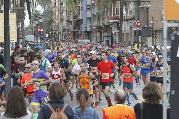  Un río de atletas.Valencia volverá a llenarse de deportistas, como en la reciente Media Maratón. 