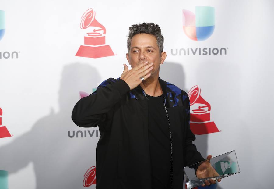    Los Grammy Latino se otorgan por votación de los miembros de la Academia Latina de la Grabación, que el miércoles hizo un homenaje a Alejandro Sanz como persona del año.