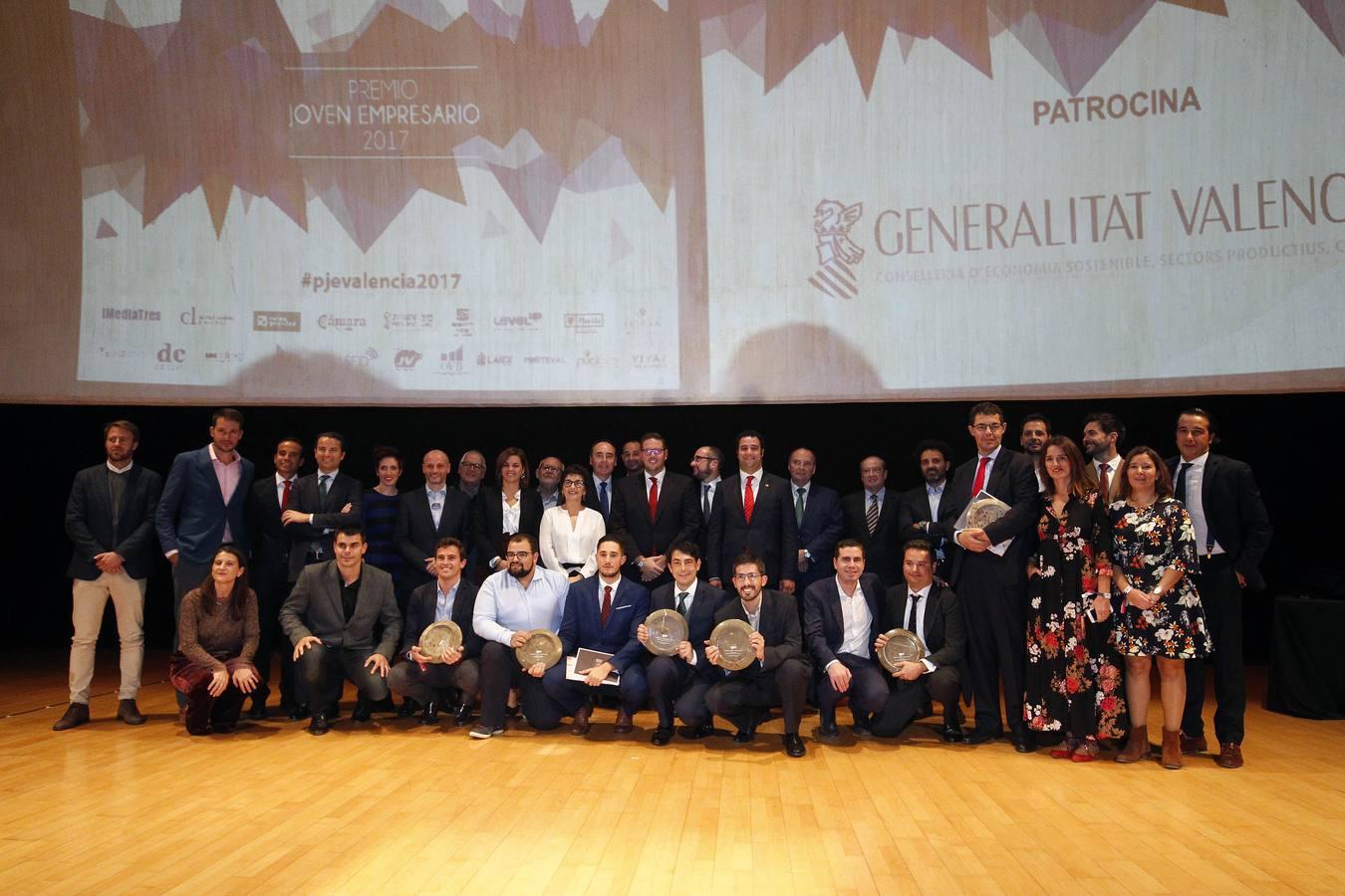 Rubén Navarro de Casas InHaus recibió el Premio Joven Empresario 2017. También fueron galardonados Grow Pro Experience, Novaterra Catering, Mr Jeff e Ymant, entre otros, en la ceremonia celebrada en el Palau de Les Arts Reina Sofía