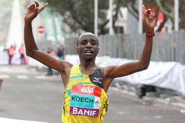 3. Bernard Kiprop Koech (Kenia). Dorsal 49. Su mejor marca es de 2:04:53 en Dubai en enero de 2013, hace ya cuatro años.