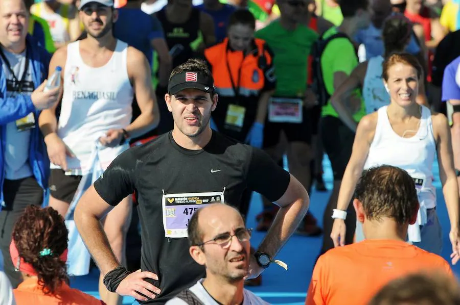 Miles de personas participan en la prueba que gana Kitwara con el récord del Maratón de Valencia