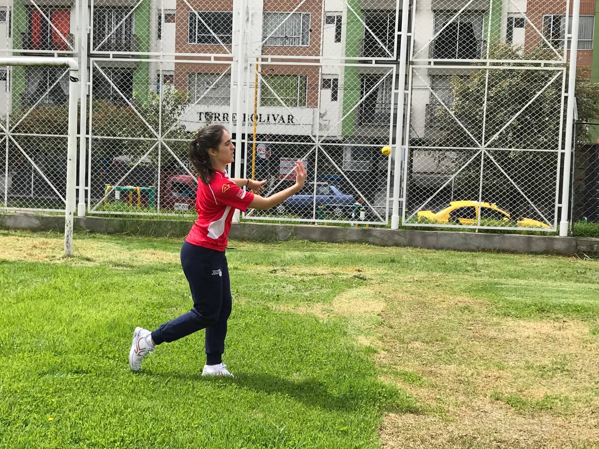 Fotos del entrenamiento en Colombia de la selección valenciana de pilota