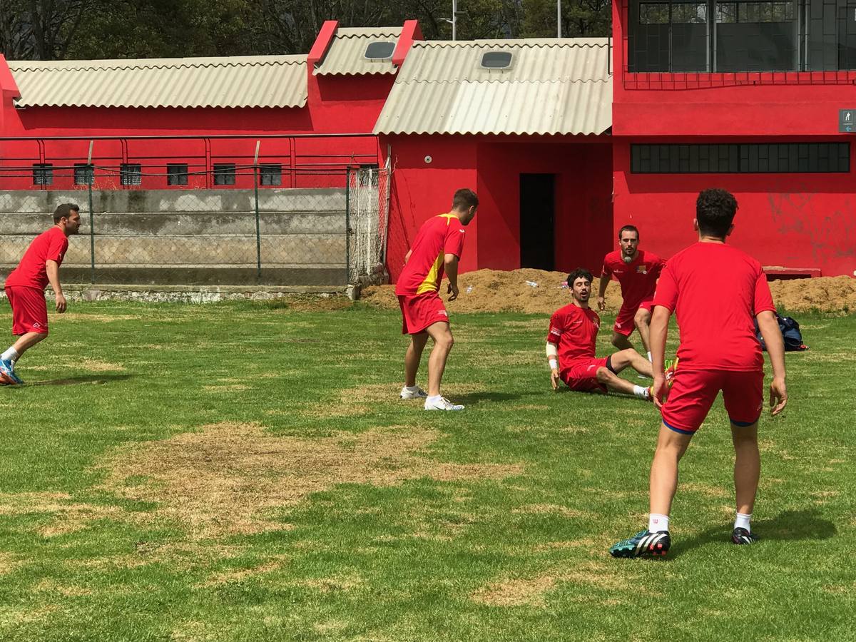 Fotos del entrenamiento en Colombia de la selección valenciana de pilota